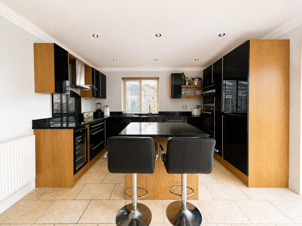 House in Rochford, Rayleigh - More