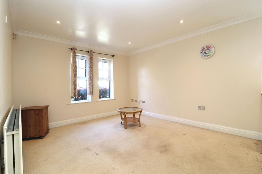 Apartment in Woking, Surrey - View 3