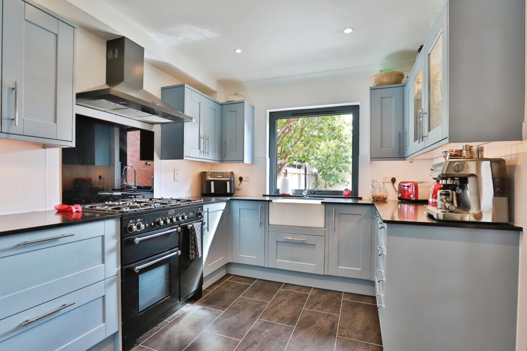 Willow Mead, BOURNEMOUTH, Dorset, BH8 photo 4