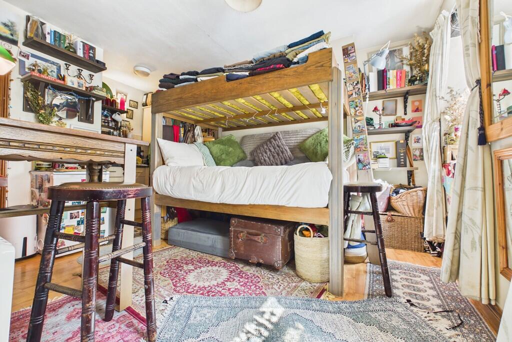 Main image of property: Flat 3, 9 King Street, Penrith
