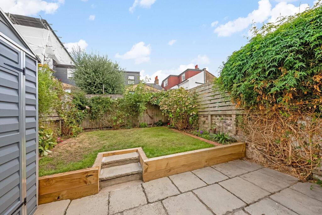 House in London - View 2