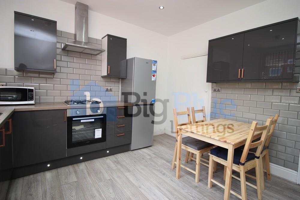House in Leeds, West Yorkshire - View 2