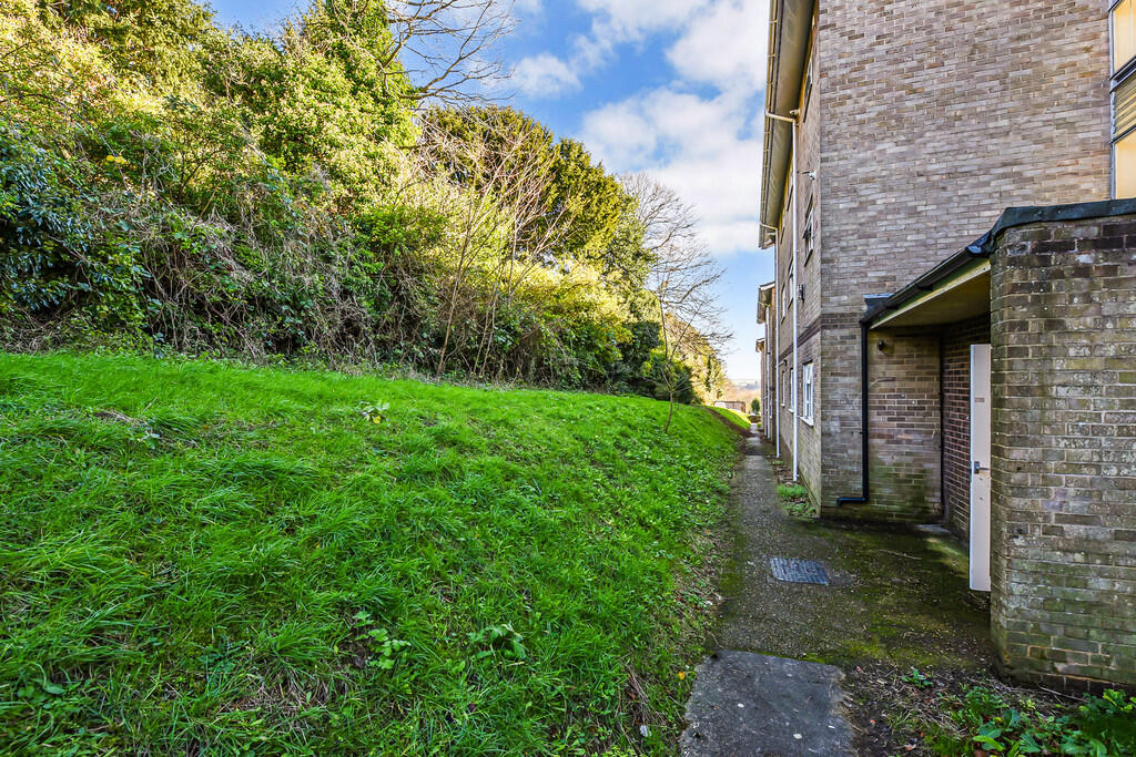 Thurmond Crescent, Stanmore, Winchester photo 2