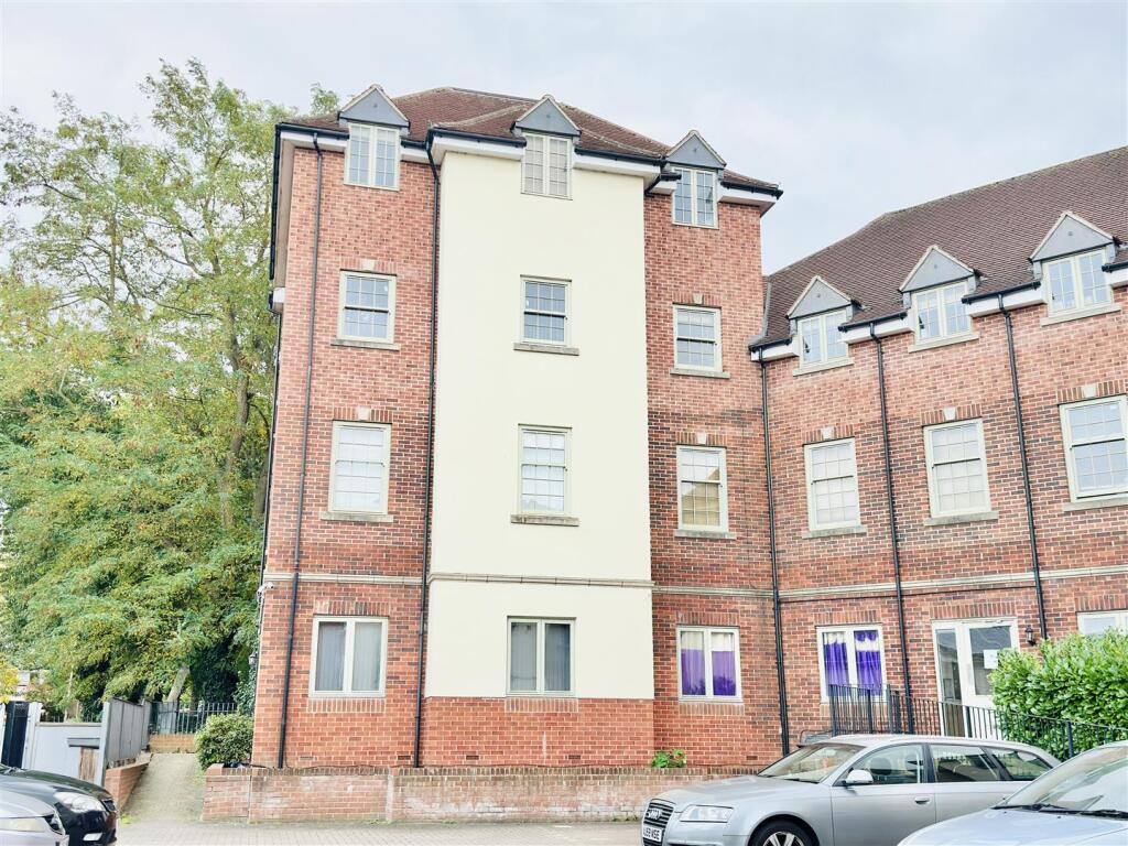 2-bed flat on Loughborough Road, Belgrave, Leicester, £145,000