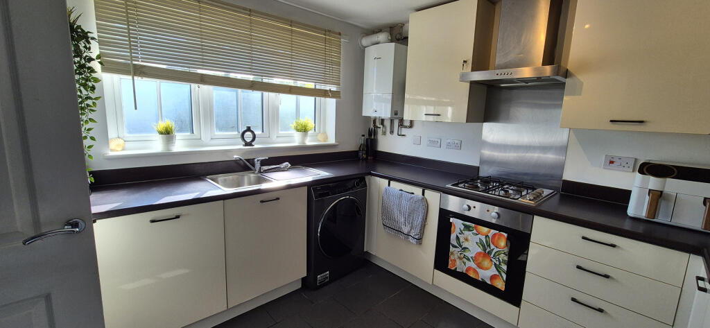 Wambrook Place, Chard, Somerset photo 3