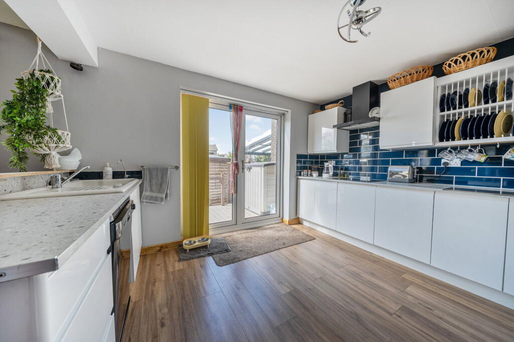 Carlisle Close, Basingstoke RG23 8JG photo 4