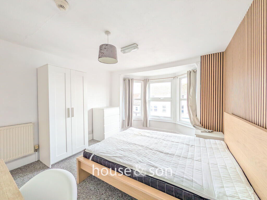 Apartment in Bournemouth, Winton - View 5