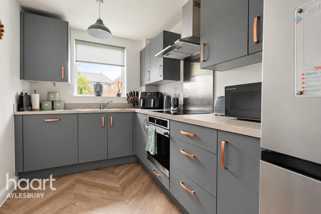 Apartment in Hemel Hempstead - View 3