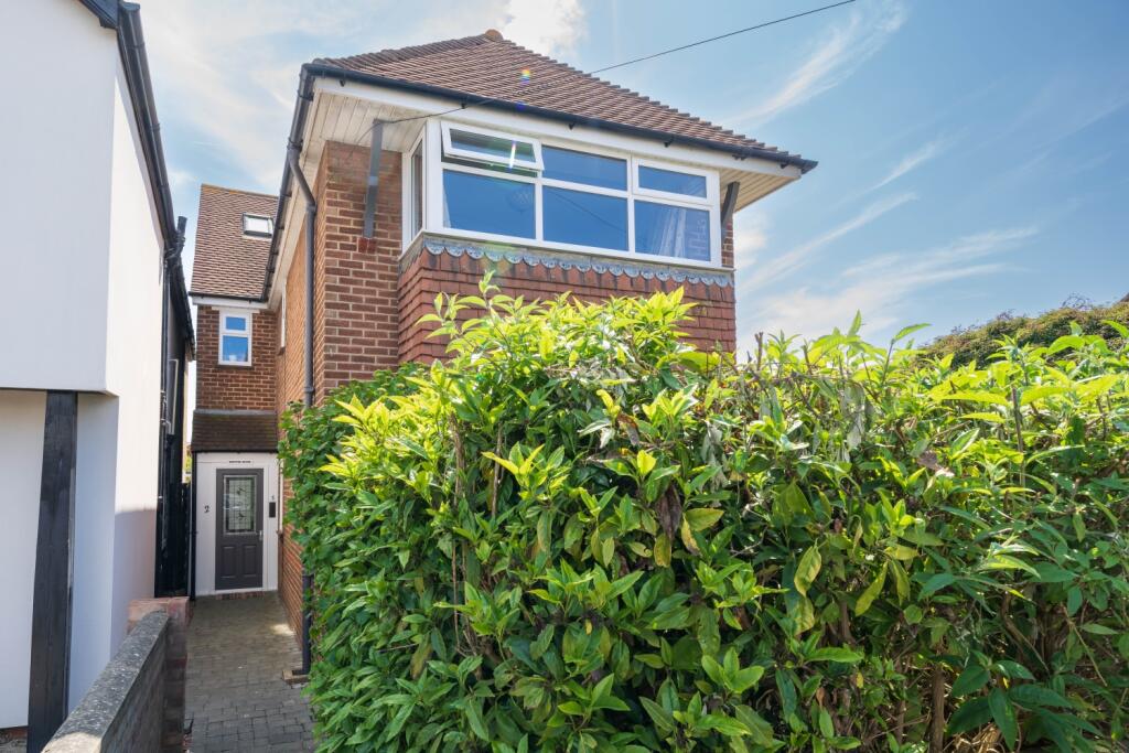Wootton Road, Lee-on-the-Solent, PO13 photo 4