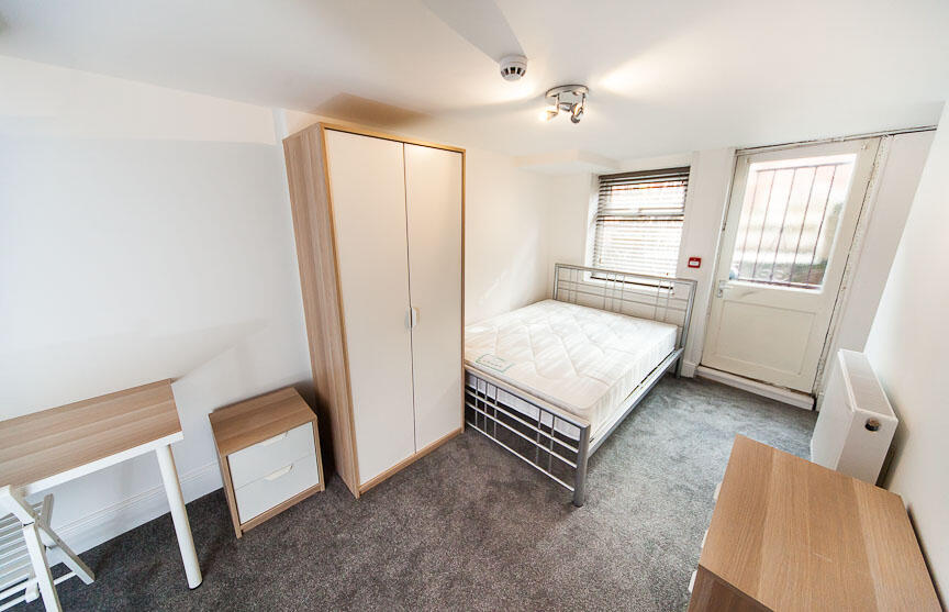 6 bedroom terraced house for rent