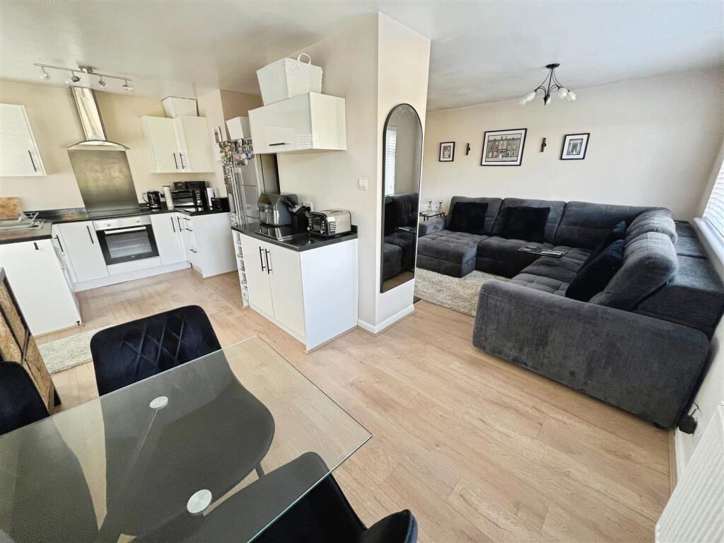 9, Parrs Lane, Bayston Hill, Shrewsbury photo 2