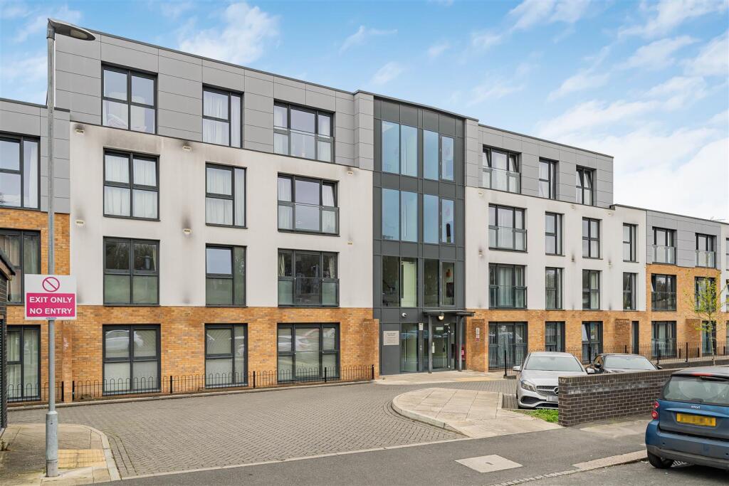 Main image of property: Boulters Point, Boyn Valley Road, Maidenhead, SL6