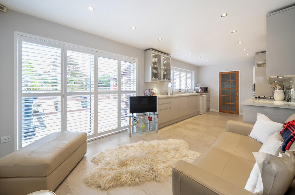 House in Dunstable, Central Bedfordshire - View 3