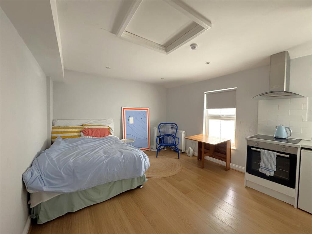 Apartment in Dorchester - View 4
