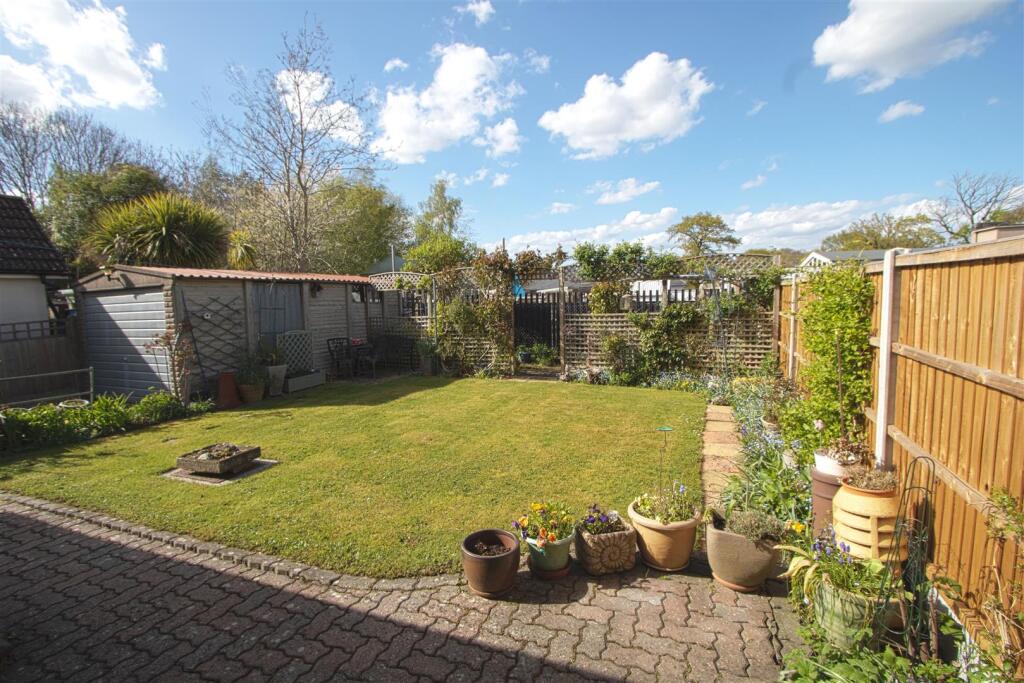 Jacqueline Gardens, Billericay photo 3