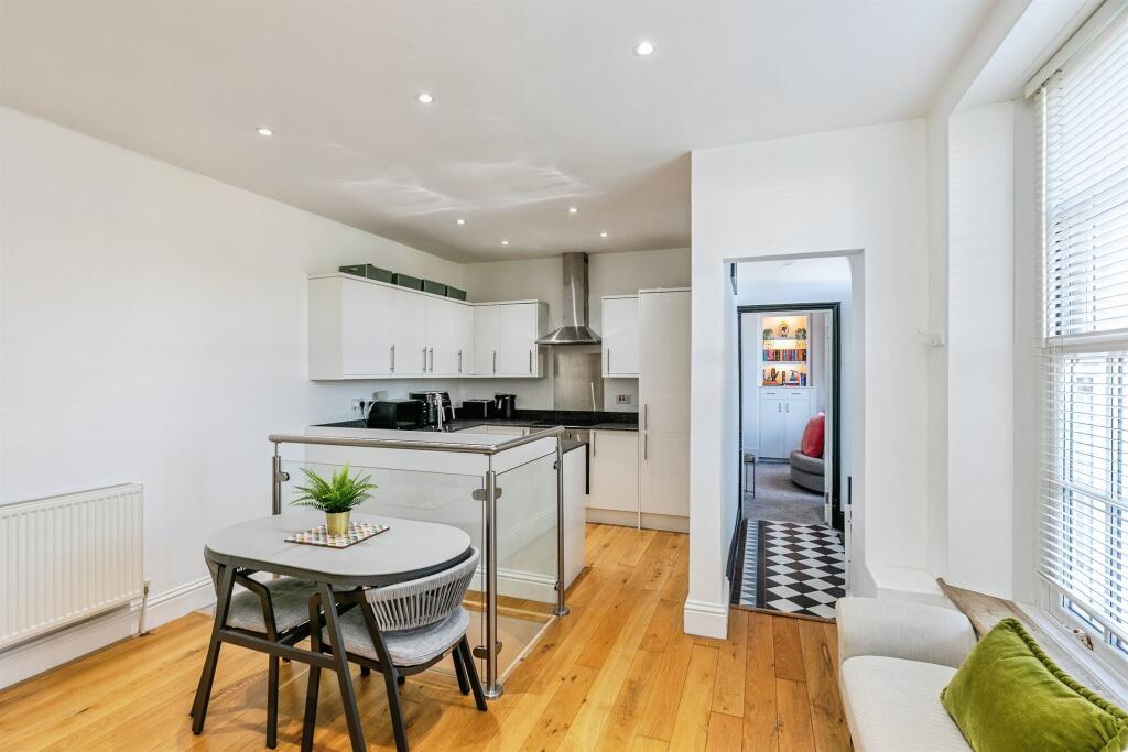 Apartment in Bristol, Oldland - View 2