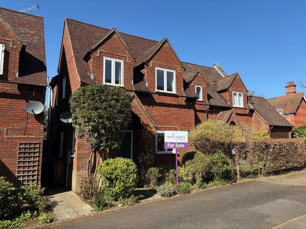 Main image of property: Chestnut Avenue, Haslemere, GU27