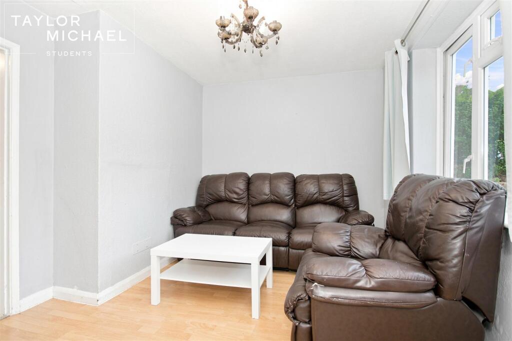 House in Brighton, Bevendean - More