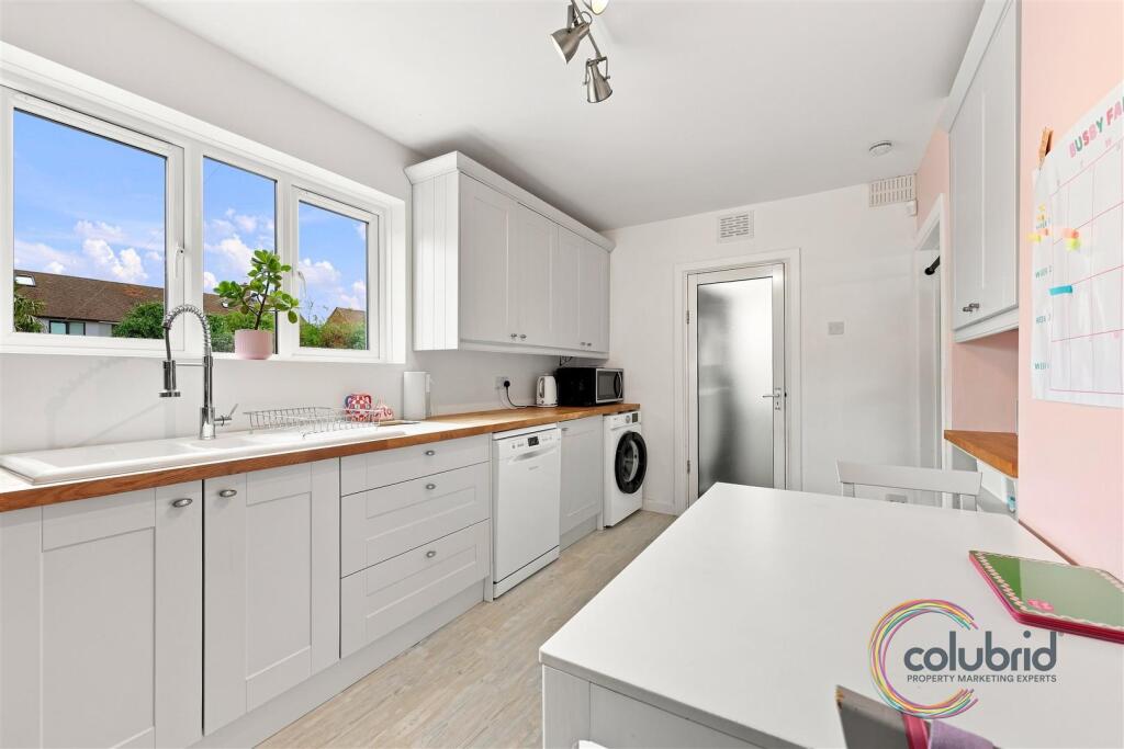 House in South Ockendon, Essex - More