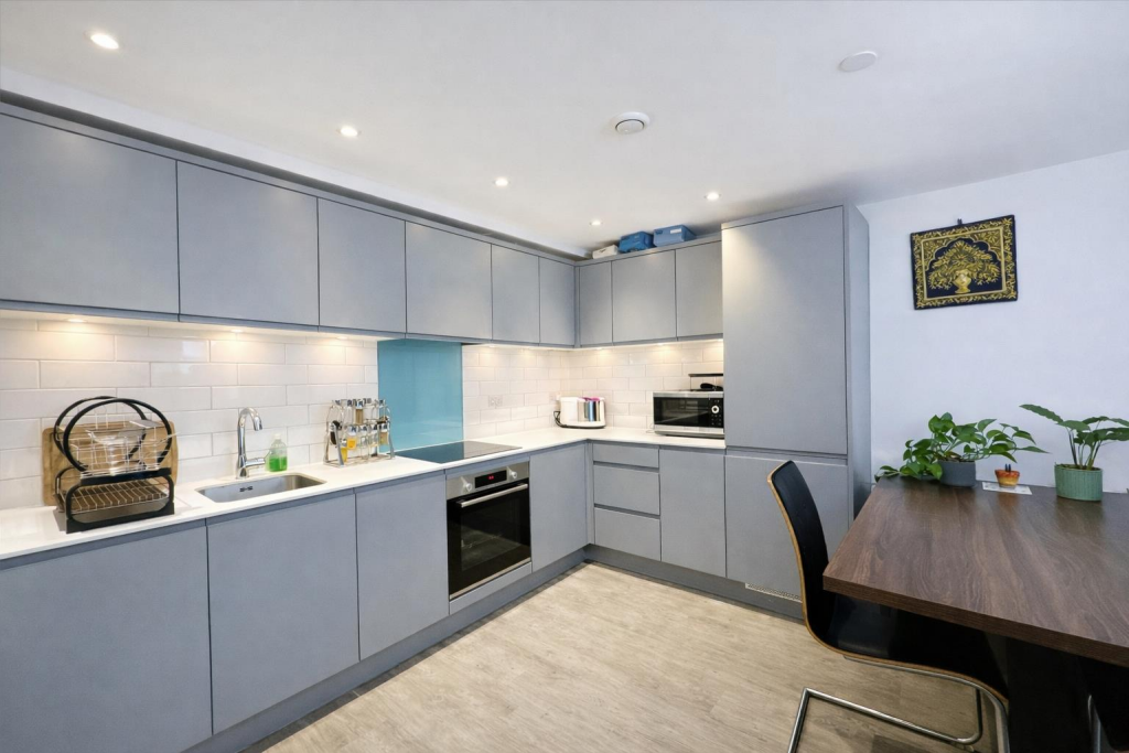 Apartment in Reading - View 3