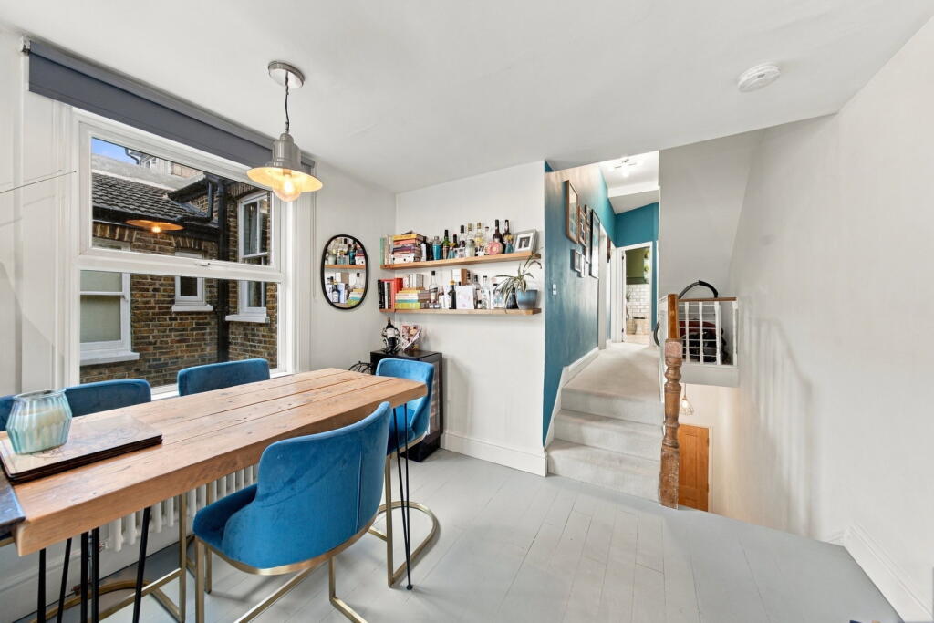 Apartment in London, Queen's Park - View 3