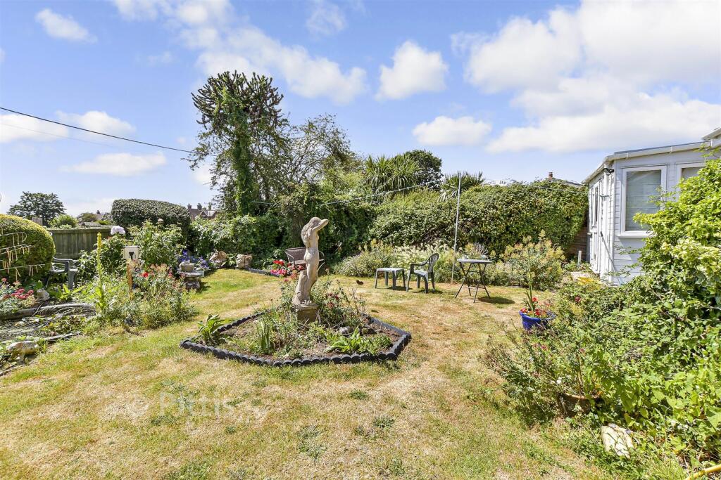Ronstan Gardens, Freshwater, Isle of Wight - View 2