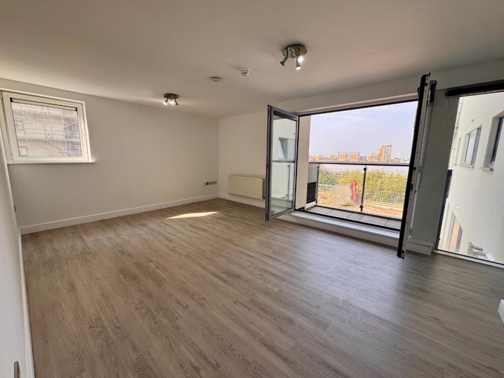 Erebus Drive, Thamesmead, London, SE28 0GE photo 2