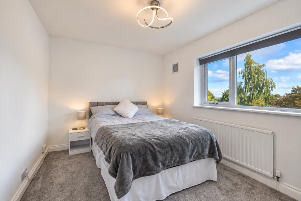 House in Nottingham, Gedling - More