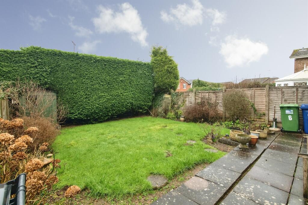 Jackdaw Close, Sedgley, Dudley photo 4