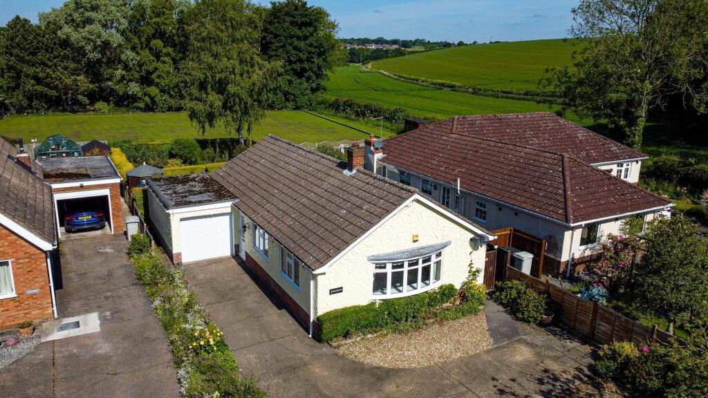 2-bed detached on Grimsby Road, Binbrook, LN8, £260,000