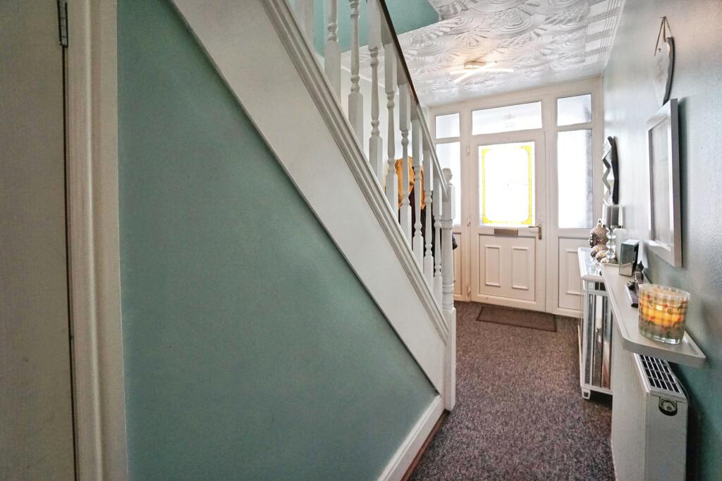 House in Wolverhampton, West Midlands - More
