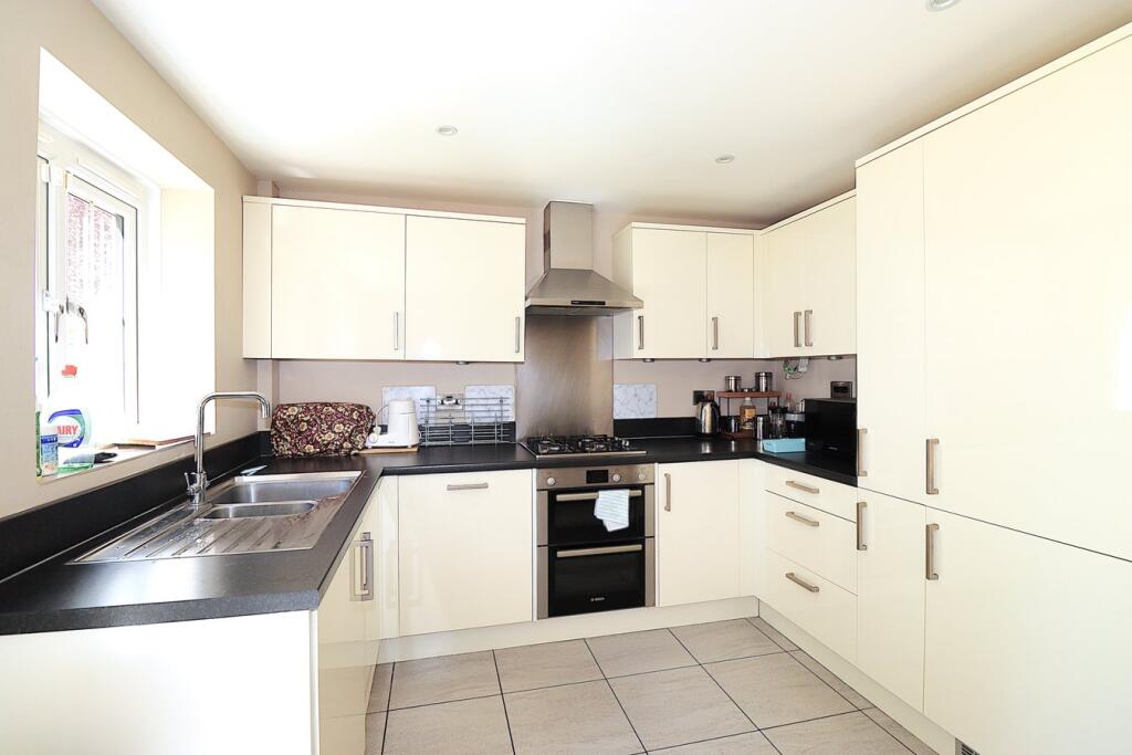 Church Road West, Farnborough, GU14 photo 4