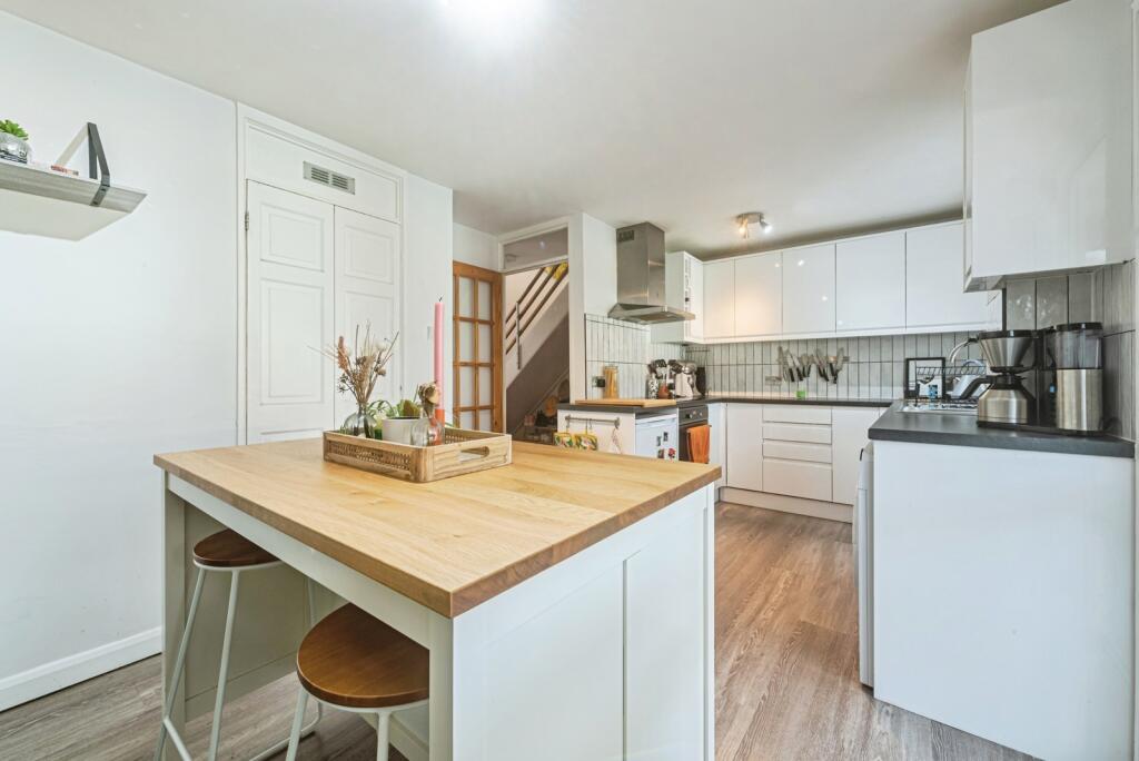 Knight Street, Basingstoke, Hampshire, RG21 photo 4