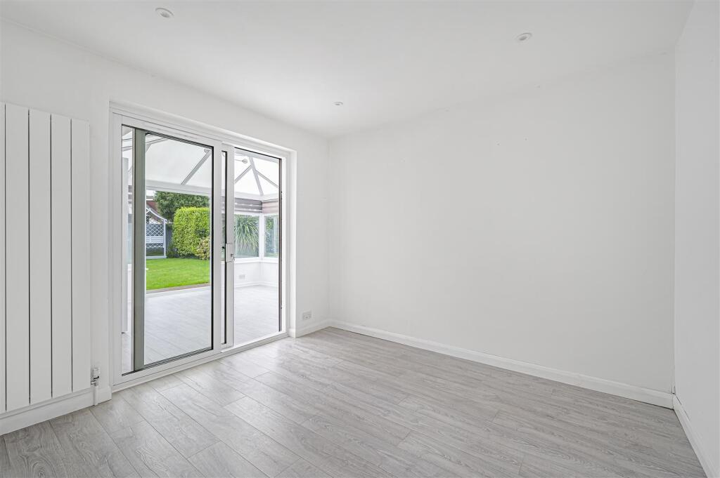 5, Dover Close photo 4