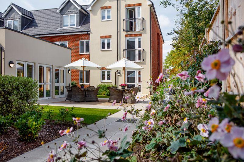 2-bed other on Beaconsfield Road, Slough, £430,000