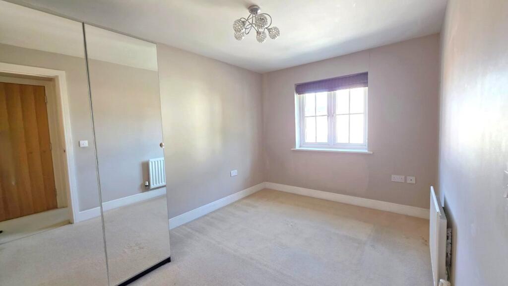 House in Reigate and Banstead, Horley - View 4