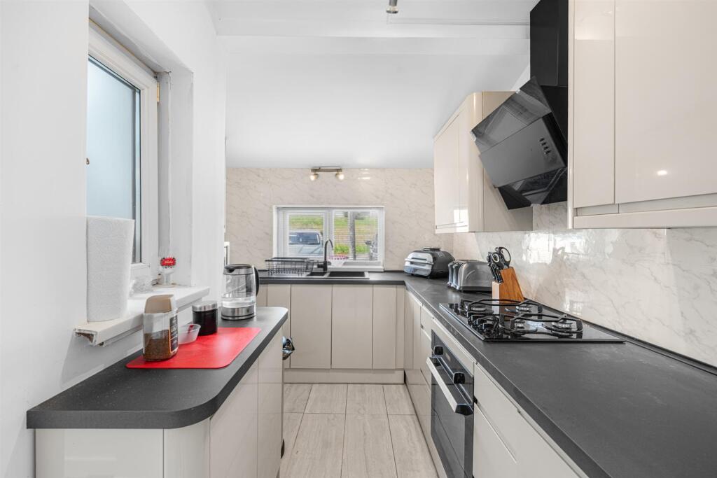 Gladstone Terrace, Varteg, Pontypool photo 4
