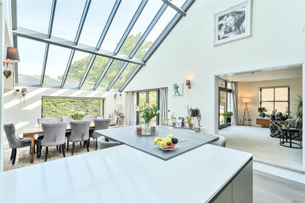 Oakdale, Harrogate, HG1 photo 2
