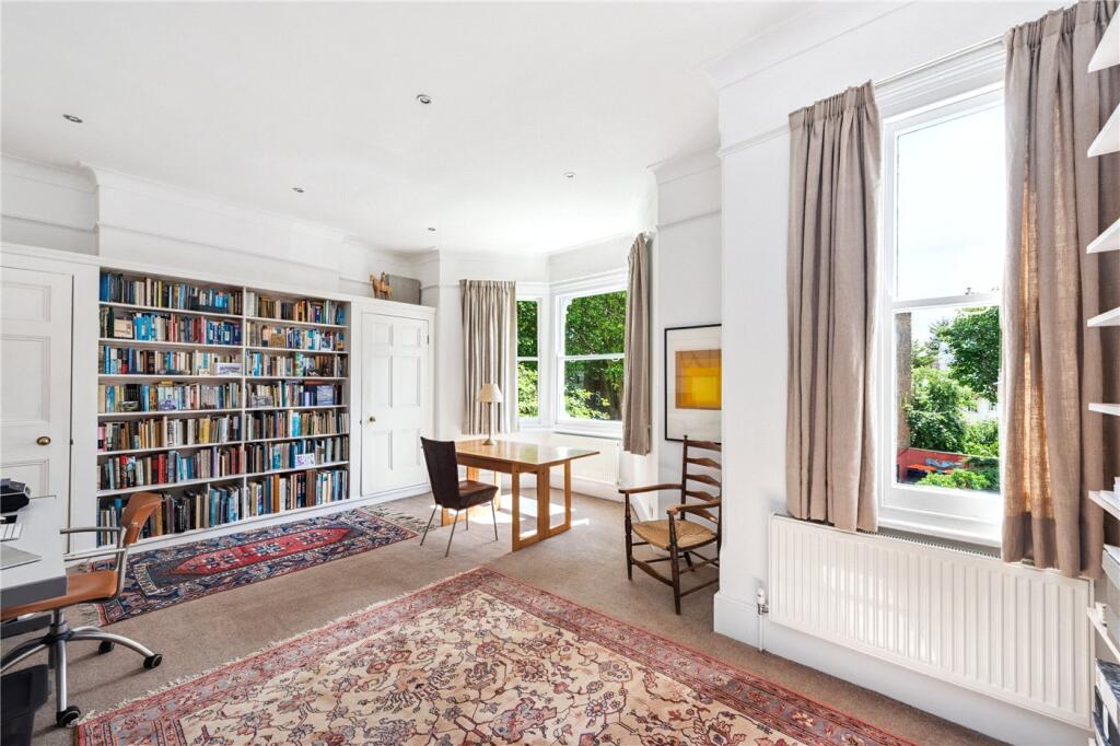 Main image of property: Queen Elizabeth's Walk, Stoke Newington, London, N16