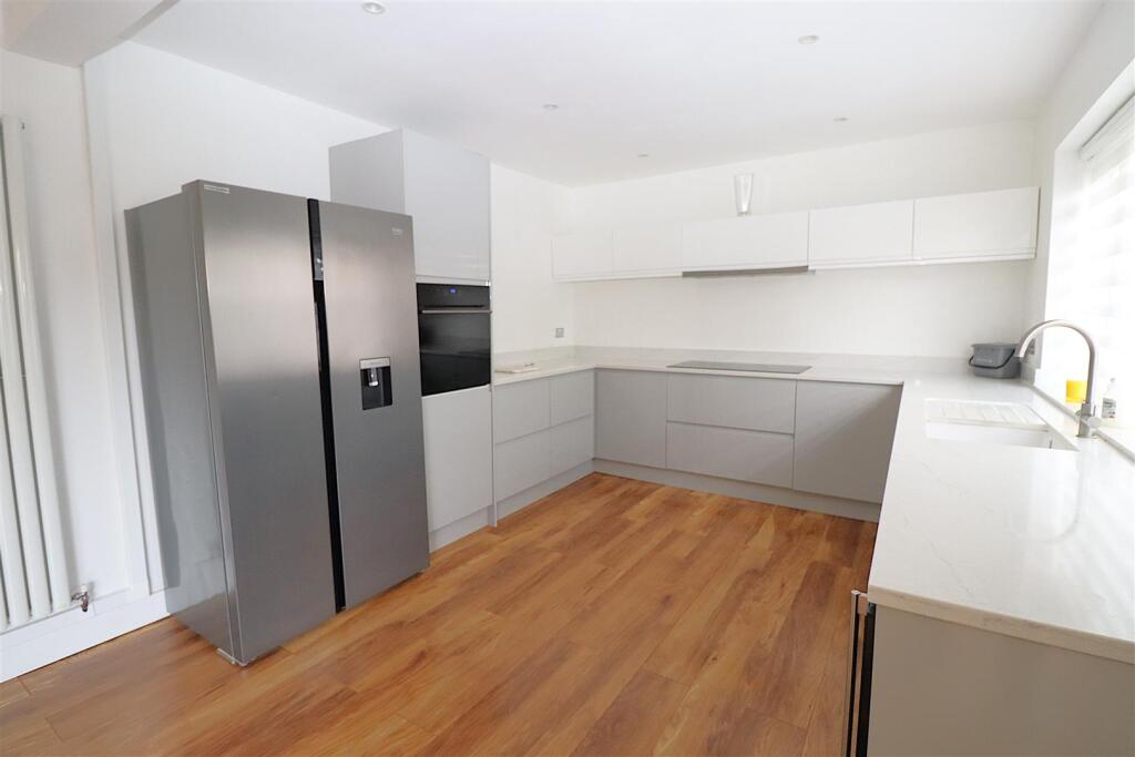 House in Gillingham, Medway - View 4