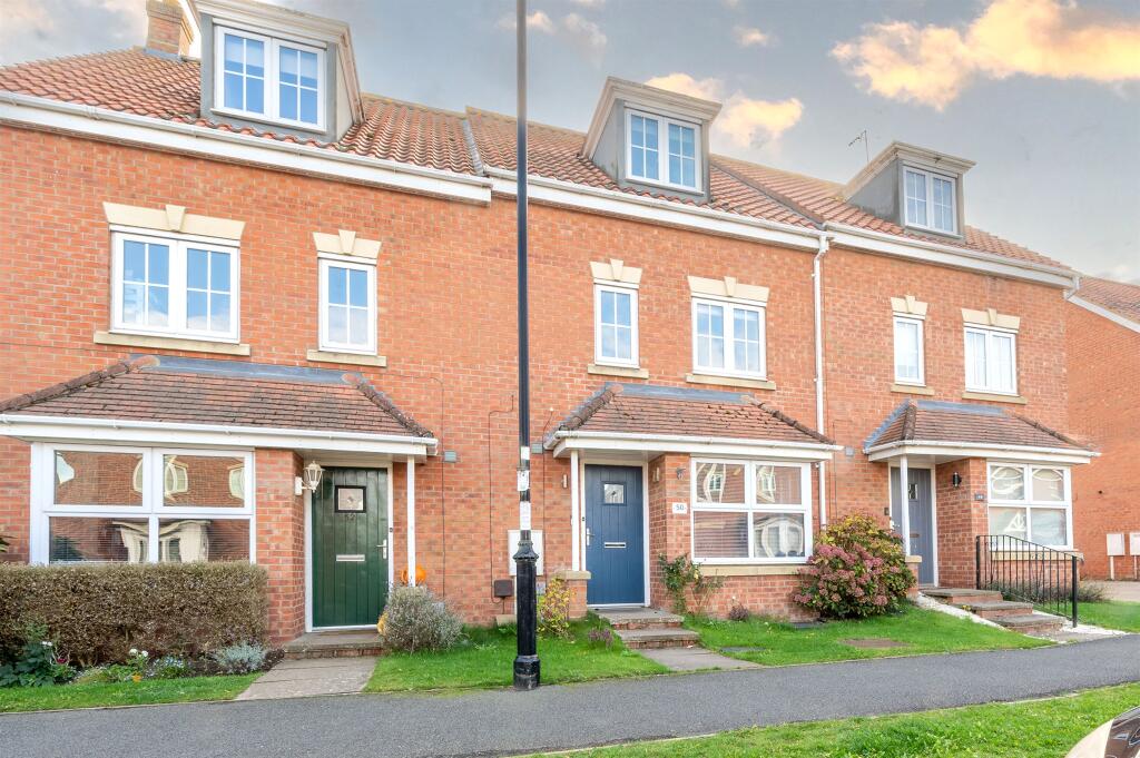 4-bed house on Thistle Drive, Desborough, Kettering, £245,000