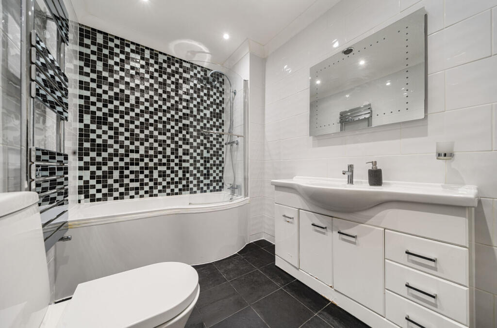 Apartment in Hove, Aldrington - More