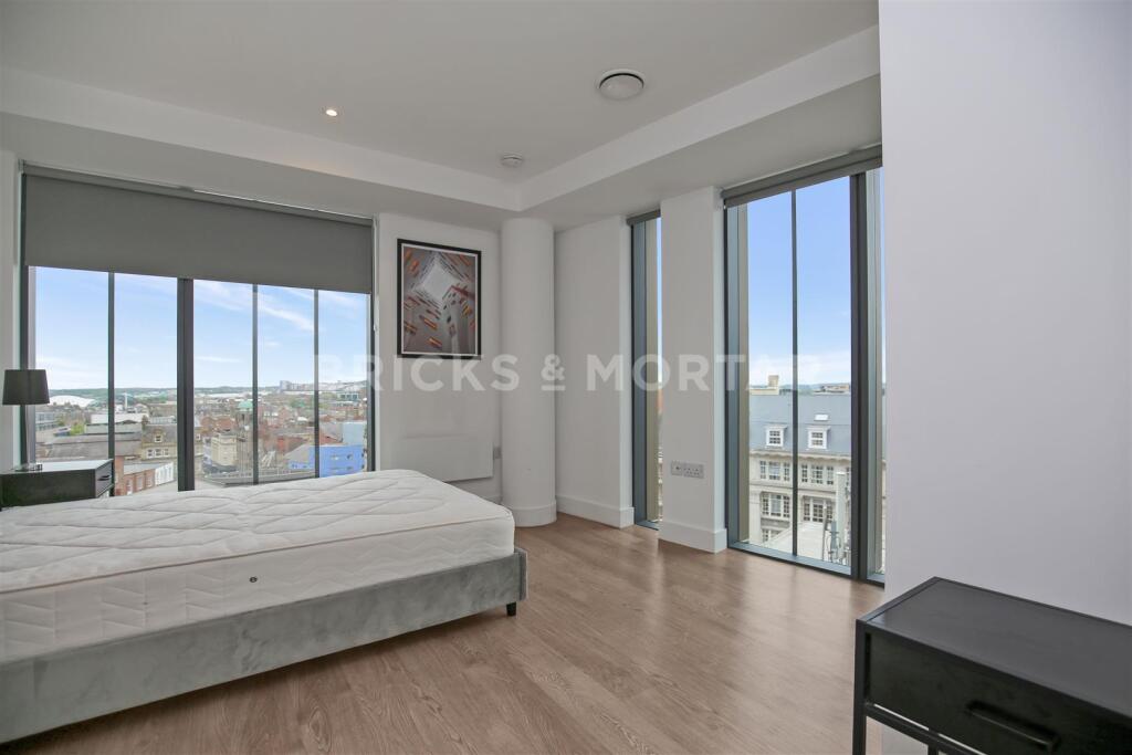 Apartment in Newcastle upon Tyne - View 4