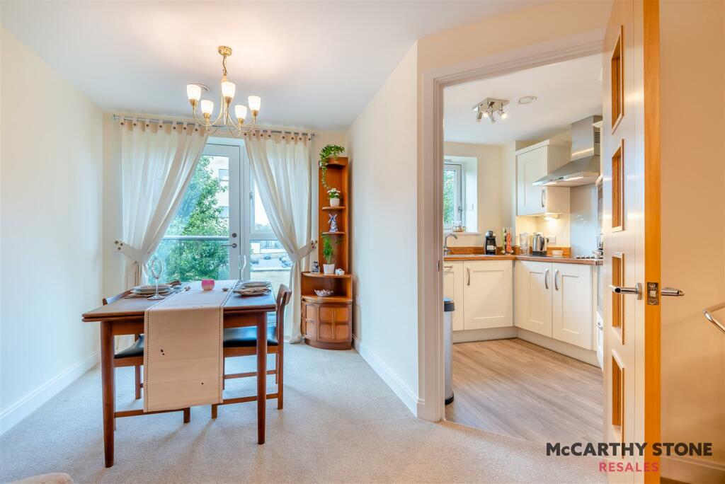 Bath Gate Place, Hammond Way, Cirencester, GL7 1ZJ photo 4