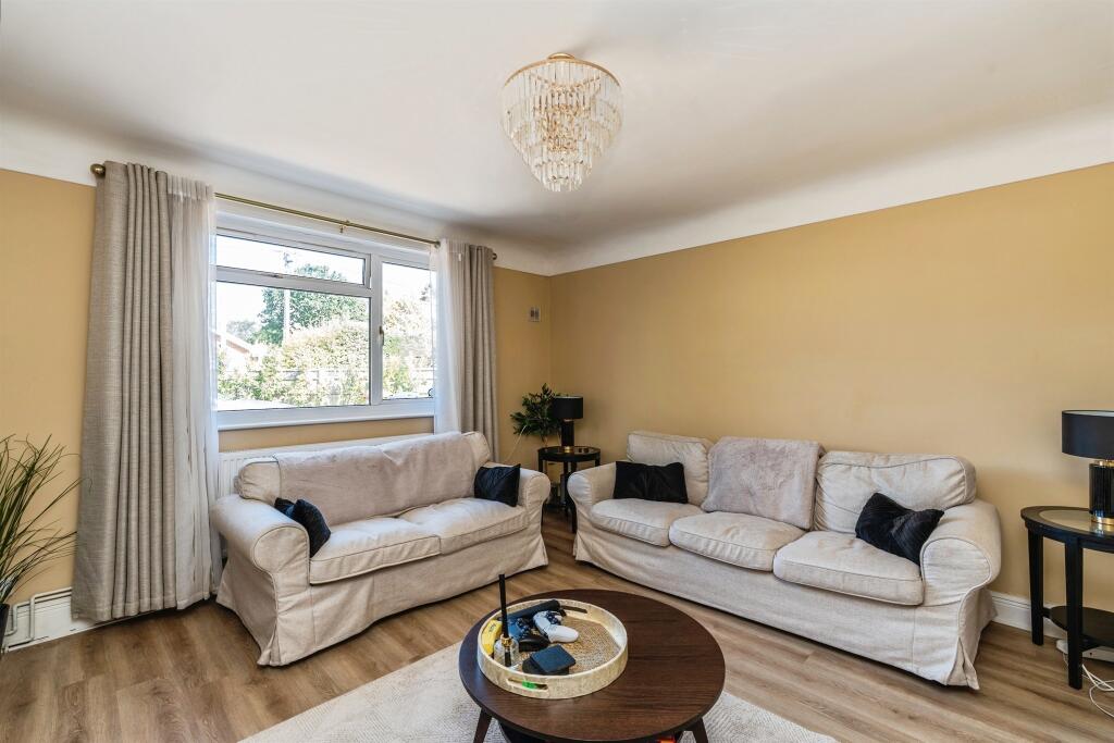 House in Southampton, Brown Hill, North Baddesley - More