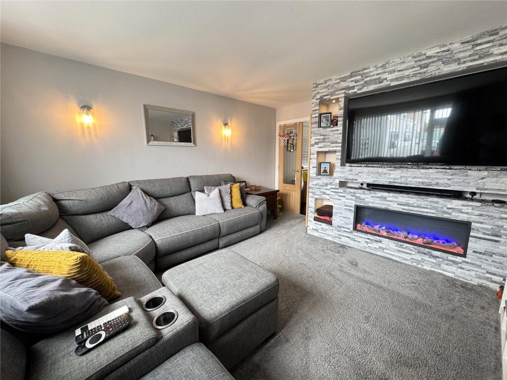 Pinewood Road, Hordle, Hampshire, SO41 photo 3