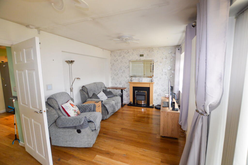 Rosedale Avenue, Lowton, WA3 2RW photo 3