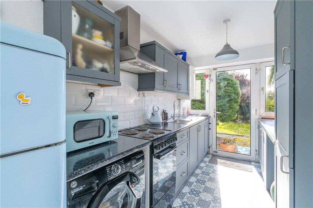 Wynmore Crescent, Bramhope, Leeds, West Yorkshire, LS16 photo 4