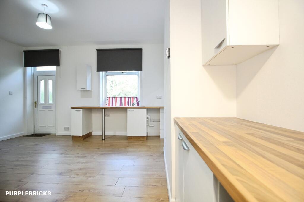 House in Wakefield - View 5