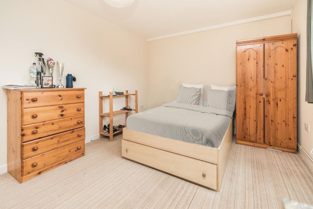 6 bedroom flat for rent